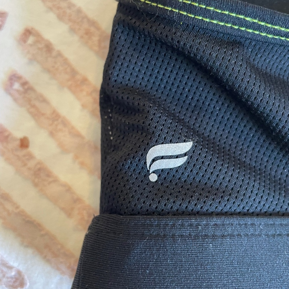 Fabletics Sports Bra - Picture 4 of 4